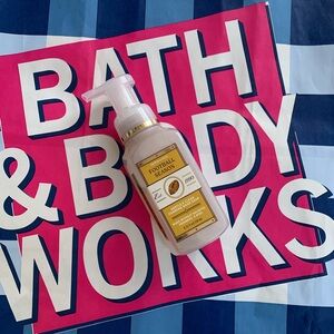 NWT Bath & Body Works Football Season Foaming Hand Soap